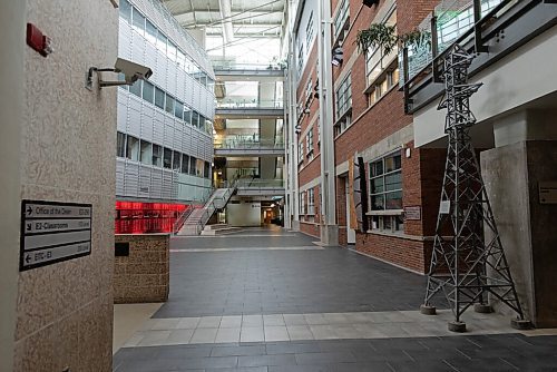JESSE BOILY  / WINNIPEG FREE PRESS
The Engineering and Information Technology Complex sees few students at the mostly empty campus at the University of Manitoba as the new year of classes begin soon. Monday, Aug. 31, 2020.
Reporter: