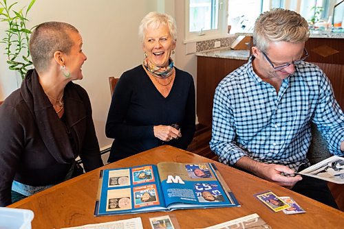 JESSE BOILY  / WINNIPEG FREE PRESS
Lyn Lakusiak, widow of former Bomber star Gene Lakusiak, goes through old photos of her husband with her children, Corey, left, and Scott at her home on Tuesday. Tuesday, Sept. 1, 2020.
Reporter: Doug