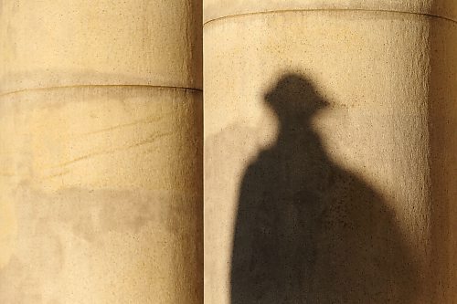 SHANNON VANRAES/WINNIPEG FREE PRESS
The Bank of Montreal War Monument at Portage and Main casts a shadow on the building's pillars September 1, 2020. The former bank was recently purchased by the Manitoba Metis Federation and is the intended future home of the Métis Nation Heritage Centre.