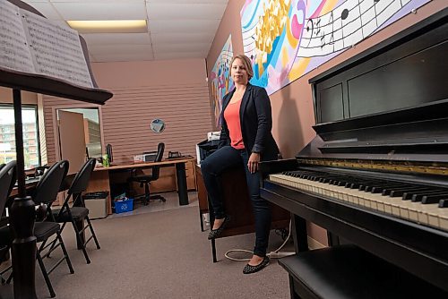 JESSE BOILY  / WINNIPEG FREE PRESS
Jenny Steinke-Magnus, execuitive director of the Manitoba Choral Association, poses for a portrait at her office on Wednesday. Wednesday, Sept. 2, 2020.
Reporter: Eva Wasney