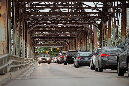 Mike Sudoma / Winnipeg Free Press
Rush hour traffic travels down the Louise Bridge Wednesday evening. The one hundred and ten year old bridge connects the Downtown and Elmwood neighbourhoods via Higgins Ave and Stradcona St
September 2, 2020