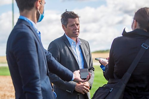 MIKAELA MACKENZIE / WINNIPEG FREE PRESS

Mayor Brian Bowman speaks to the media after a ribbon cutting for the Optimist Park expansion in Winnipeg on Thursday, Sept. 3, 2020. For Joyanne story.
Winnipeg Free Press 2020.