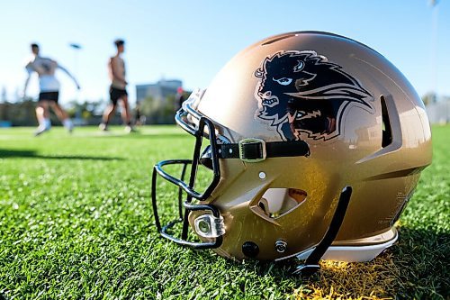 Daniel Crump / Winnipeg Free Press. The University of Manitoba Bisons football team practices at the university. September 3, 2020.