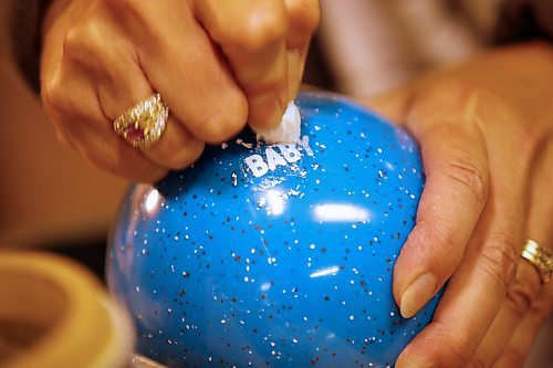 JOHN WOODS / WINNIPEG FREE PRESS
Dorothy Dubinsky fills an engraving in a ball with wax at their office in Winnipeg Thursday, September 3, 2020. Her husband Edward Dubinsky took over the bowling services business JD Bowling Services that his father started back in 1972.

Reporter: Sanderson