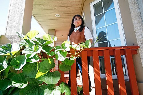 JOHN WOODS / WINNIPEG FREE PRESS
Amber Rose Alupay, an eighteen year old history and French student who is starting school this fall at the University of Winnipeg, is photographed at her home in Winnipeg Friday, September 4, 2020. Alupay is disappointed that classes are online as she was looking forward to the University experience.

Reporter: MacIntosh