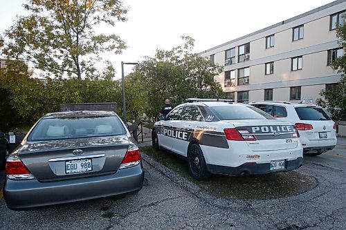 JOHN WOODS / WINNIPEG FREE PRESS
Police investigate at the apartment of a suspected killer on Dalhousie in Winnipeg Friday, September 4, 2020. Mitchell Lapa is suspected of killing his sisters family in Ontario.

Reporter: ?