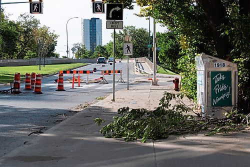 JESSE BOILY  / WINNIPEG FREE PRESS
High winds the night before caused the fall of traffic pylons on the Midtown Bridge on Monday. Monday, Sept. 7, 2020.
Reporter: