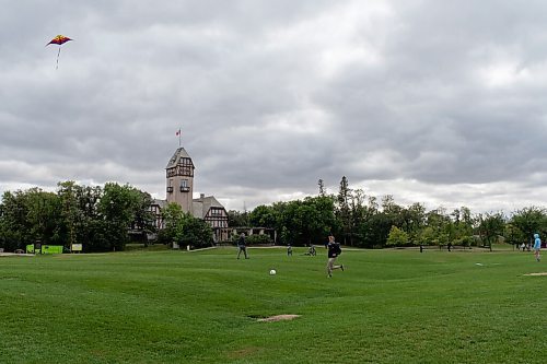 JESSE BOILY  / WINNIPEG FREE PRESS
People take to Assiniboine Park on the holiday Monday. Monday, Sept. 7, 2020.
Reporter: Standup