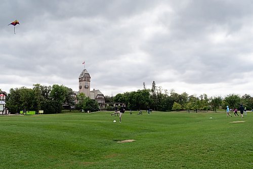 JESSE BOILY  / WINNIPEG FREE PRESS
People take to Assiniboine Park on the holiday Monday. Monday, Sept. 7, 2020.
Reporter: Standup