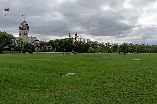 JESSE BOILY  / WINNIPEG FREE PRESS
People take to Assiniboine Park on the holiday Monday. Monday, Sept. 7, 2020.
Reporter: Standup