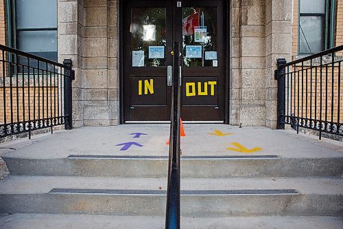 MIKE DEAL / WINNIPEG FREE PRESS
The front entrance to Principal Sparling School Tuesday morning on the first day back to school. 
200908 - Tuesday, September 08, 2020.