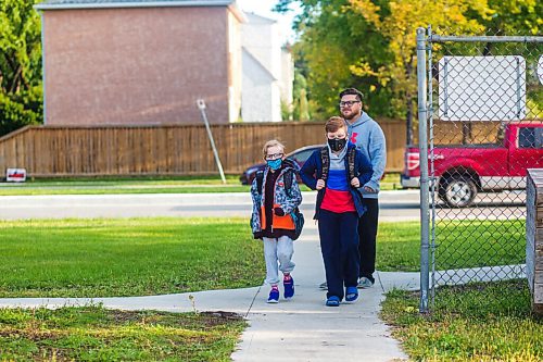 MIKAELA MACKENZIE / WINNIPEG FREE PRESS

Cory Schlichting brings his sons, Lucas (eight) and Marcus (11), to their first day of school at Brock-Corydon School in River Heights on Tuesday, Sept. 8, 2020. For Maggie story.
Winnipeg Free Press 2020.