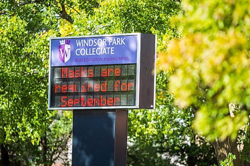 MIKAELA MACKENZIE / WINNIPEG FREE PRESS

Students arrive to their first day of school at Windsor Park Collegiate in Winnipeg on Tuesday, Sept. 8, 2020. For Maggie story.
Winnipeg Free Press 2020.