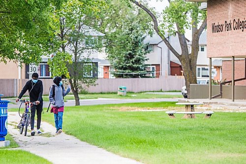 MIKAELA MACKENZIE / WINNIPEG FREE PRESS

Ridhwanlai Badmos (grade 10, left) and Rofiat Badmos (grade 12) wave to friends on the first day of school at Windsor Park Collegiate in Winnipeg on Tuesday, Sept. 8, 2020. For Maggie story.
Winnipeg Free Press 2020.