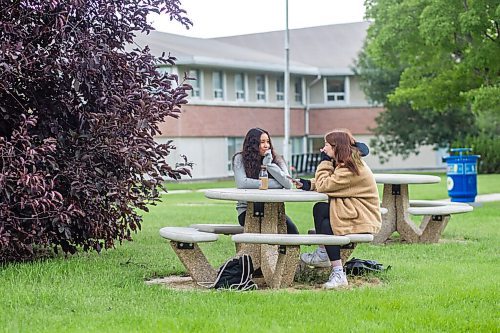 MIKAELA MACKENZIE / WINNIPEG FREE PRESS

Grade 10 students Bailey Gardner (left) and Nikki MacDonald hang out on their first day of school at Windsor Park Collegiate in Winnipeg on Tuesday, Sept. 8, 2020. For Maggie story.
Winnipeg Free Press 2020.