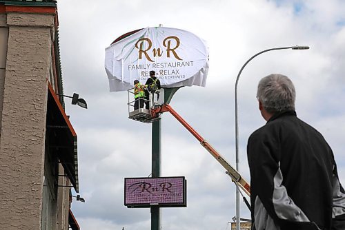 RUTH BONNEVILLE / WINNIPEG FREE PRESS

BIZ - Perkins rebrand to R n R Restaurant 

Description:
The former owners of local Perkins franchises are rebranding three vacant restaurants as a local breakfast/ diner.

Photo of Roger Perron (owner), outside  the 2675 Portage Ave. location where AK Sign Installers are installing the new sign over the old Perkins sign on Tuesday.  

Ben Waldman story 

Sept 8th, 2020