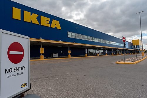 JESSE BOILY  / WINNIPEG FREE PRESS
The empty lot at Ikea on Tuesday. Ikea closed after a positive case of COVID-19 in their staff and they now are cleaning the store. Tuesday, Sept. 8, 2020.
Reporter: