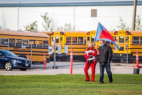 MIKAELA MACKENZIE / WINNIPEG FREE PRESS

Picketers walk the line for the WSD bus driver strike on Selkirk Avenue in Winnipeg on Wednesday, Sept. 9, 2020. Standup.
Winnipeg Free Press 2020.