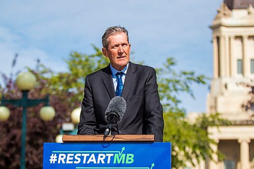 MIKAELA MACKENZIE / WINNIPEG FREE PRESS

Premier Brian Pallister speaks to the media behind the Manitoba Legislative Building in Winnipeg on Wednesday, Sept. 9, 2020. For Larry/Carol story.
Winnipeg Free Press 2020.