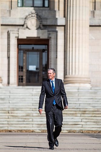 MIKAELA MACKENZIE / WINNIPEG FREE PRESS

Premier Brian Pallister walks out to speak to the media behind the Manitoba Legislative Building in Winnipeg on Wednesday, Sept. 9, 2020. For Larry/Carol story.
Winnipeg Free Press 2020.