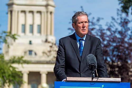 MIKAELA MACKENZIE / WINNIPEG FREE PRESS

Premier Brian Pallister speaks to the media behind the Manitoba Legislative Building in Winnipeg on Wednesday, Sept. 9, 2020. For Larry/Carol story.
Winnipeg Free Press 2020.