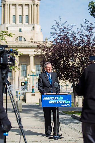 MIKAELA MACKENZIE / WINNIPEG FREE PRESS

Premier Brian Pallister speaks to the media behind the Manitoba Legislative Building in Winnipeg on Wednesday, Sept. 9, 2020. For Larry/Carol story.
Winnipeg Free Press 2020.