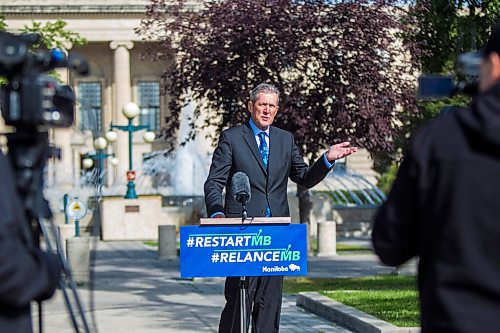 MIKAELA MACKENZIE / WINNIPEG FREE PRESS

Premier Brian Pallister speaks to the media behind the Manitoba Legislative Building in Winnipeg on Wednesday, Sept. 9, 2020. For Larry/Carol story.
Winnipeg Free Press 2020.