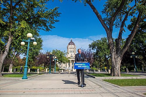 MIKAELA MACKENZIE / WINNIPEG FREE PRESS

Premier Brian Pallister speaks to the media behind the Manitoba Legislative Building in Winnipeg on Wednesday, Sept. 9, 2020. For Larry/Carol story.
Winnipeg Free Press 2020.