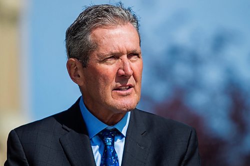 MIKAELA MACKENZIE / WINNIPEG FREE PRESS

Premier Brian Pallister speaks to the media behind the Manitoba Legislative Building in Winnipeg on Wednesday, Sept. 9, 2020. For Larry/Carol story.
Winnipeg Free Press 2020.