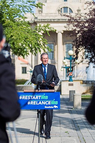 MIKAELA MACKENZIE / WINNIPEG FREE PRESS

Premier Brian Pallister speaks to the media behind the Manitoba Legislative Building in Winnipeg on Wednesday, Sept. 9, 2020. For Larry/Carol story.
Winnipeg Free Press 2020.