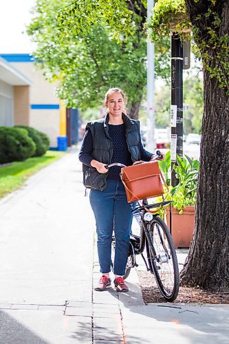 MIKAELA MACKENZIE / WINNIPEG FREE PRESS

Cyclist Leigh Anne Parry poses for a photo on Sherbrook Street in Winnipeg on Wednesday, Sept. 9, 2020. For JS story.
Winnipeg Free Press 2020.