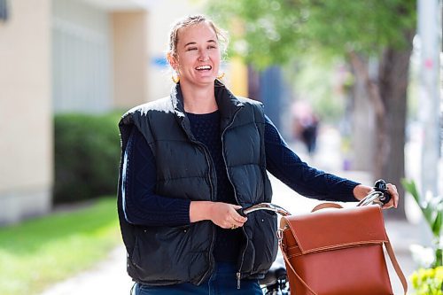 MIKAELA MACKENZIE / WINNIPEG FREE PRESS

Cyclist Leigh Anne Parry poses for a photo on Sherbrook Street in Winnipeg on Wednesday, Sept. 9, 2020. For JS story.
Winnipeg Free Press 2020.