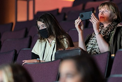 JESSE BOILY  / WINNIPEG FREE PRESS
Ayala Kaganovitch watches the screen presenting all the finalist at the Diverse Minds creative writing competitions award ceremony at the Asper Jewish Community Center on Wednesday. Kaganovitch went on to win third place at the competition. Wednesday, Sept. 9, 2020.
Reporter: Malak Abas