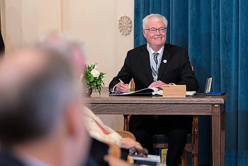 JESSE BOILY  / WINNIPEG FREE PRESS
Richard Frost receives his Order of Manitoba at the investiture ceremony in the Legislative building on Thursday. Twelve Manitobans were inducted into the Order of Manitoba, the provinces highest honour.  Thursday, Sept. 10, 2020.
Reporter: Standup
