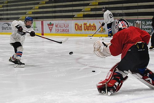 JESSE BOILY  / WINNIPEG FREE PRESS
Players do drills at the try outs for the AAA Monarchs at the Bell MTS Iceplex on Thursday. Thursday, Sept. 10, 2020.
Reporter: