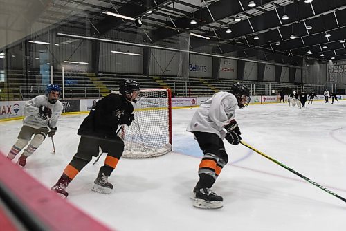 JESSE BOILY  / WINNIPEG FREE PRESS
Players do drills at the try outs for the AAA Monarchs at the Bell MTS Iceplex on Thursday. Thursday, Sept. 10, 2020.
Reporter: