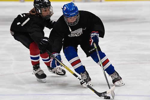 JESSE BOILY  / WINNIPEG FREE PRESS
Players do drills at the try outs for the AAA Monarchs at the Bell MTS Iceplex on Thursday. Thursday, Sept. 10, 2020.
Reporter: