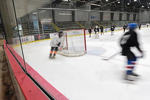 JESSE BOILY  / WINNIPEG FREE PRESS
Players do drills at the try outs for the AAA Monarchs at the Bell MTS Iceplex on Thursday. Thursday, Sept. 10, 2020.
Reporter: