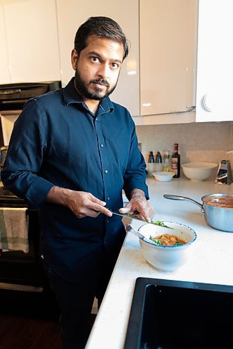 JESSE BOILY  / WINNIPEG FREE PRESS
Ashish Selvanathan, owner of Cheeky Foods, chops some cilantro for his butter chicken at his mothers kitchen on Friday. Friday, Sept. 11, 2020.
Reporter: Dave Sanderson