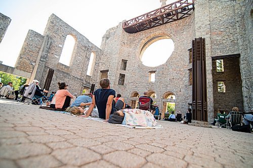 Mike Sudoma / Winnipeg Free Press
A large crowd of symphony goers listen and relax as members of the Winnipeg Symphony Orchestra play a small show at the St Boniface Cathedral Saturday afternoon
September 12, 2020