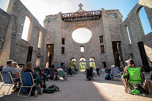 Mike Sudoma / Winnipeg Free Press
A large crowd of symphony goers listen and relax as members of the Winnipeg Symphony Orchestra play a small show at the St Boniface Cathedral Saturday afternoon
September 12, 2020
