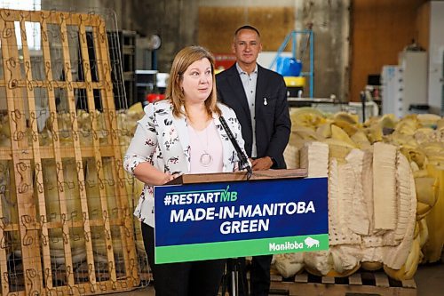 MIKE DEAL / WINNIPEG FREE PRESS
Conservation and Climate Minister Sarah Guillemard along with Kevin Chief, director, Centre for Aboriginal Human Resource Development Inc., announced that the Manitoba government is going to provide $10 million toward recycling and waste diversion during the COVID-19 pandemic at a news conference at Mother Earth Recycling, 771 Main Street, Monday morning.
See Ben Waldman story
200914 - Monday, September 14, 2020.