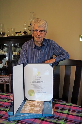 Canstar Community News Jean Ammeter stands in her dining room with her new historical preservation award from Manitobas lieutenant-governor on Sept. 9. Ammeter recieved the award from Lt.-Gov. Janice Filmon on Sept. 8. (GABRIELLE PICHE/ CANSTAR COMMUNITY NEWS/ HEADLINER)