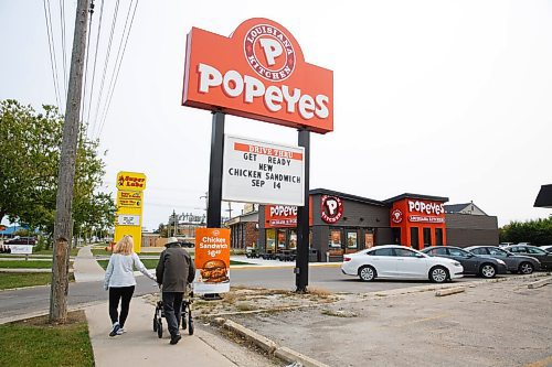MIKE DEAL / WINNIPEG FREE PRESS
Signs announce the new Chicken Sandwich Popeyes at 3420 Portage Avenue.
200914 - Monday, September 14, 2020.