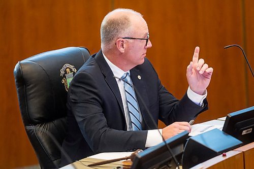 MIKAELA MACKENZIE / WINNIPEG FREE PRESS

Councillor Scott Gillingham takes a vote for whether the meeting should proceed in camera at a council meeting at City Hall in Winnipeg on Tuesday, Sept. 15, 2020.  For Joyanne Pursaga story.
Winnipeg Free Press 2020.