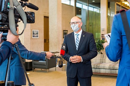 MIKAELA MACKENZIE / WINNIPEG FREE PRESS

Councillor Scott Gillingham speaks to reporters at City Hall in Winnipeg on Tuesday, Sept. 15, 2020.  For Joyanne Pursaga story.
Winnipeg Free Press 2020.