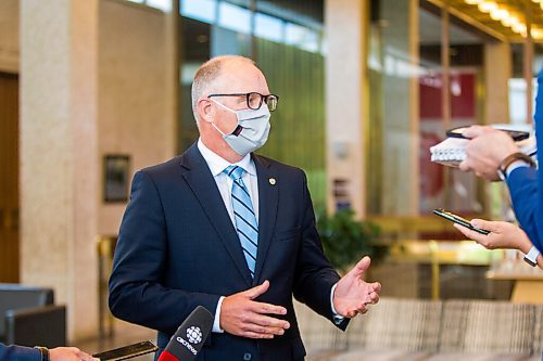 MIKAELA MACKENZIE / WINNIPEG FREE PRESS

Councillor Scott Gillingham speaks to reporters at City Hall in Winnipeg on Tuesday, Sept. 15, 2020.  For Joyanne Pursaga story.
Winnipeg Free Press 2020.