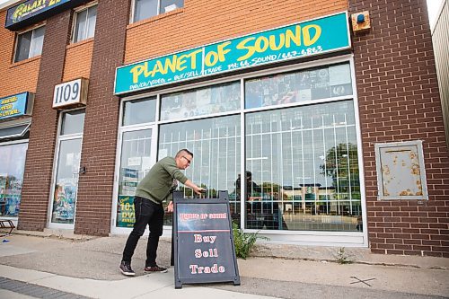 MIKE DEAL / WINNIPEG FREE PRESS
Planet of Sound, 201-1109 Henderson Hwy, an entertainment emporium celebrating its 20th anniversary this year. When Dave Wright started the store in 2000, it was primarily CDs, DVDs and VHS tapes. Vinyl joined the party about 10 years ago and are now a big part of sales.
see Dave Sanderson story
200915 - Tuesday, September 15, 2020.