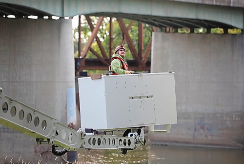 RUTH BONNEVILLE / WINNIPEG FREE PRESS

Standup - Inspecting Bridge

A City of Winnipeg worker inspects the structural supports under the St. James Bridge (Kenaston Blvd.) on Tuesday.  The bridge gets regular inspections using a unique crane and bucket that allows the inspector to view the underpinnings and bridge supports while suspended in a bucket that extends from the top of the bridge.  


Sept 15th, 2020