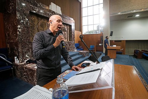 JOHN WOODS / WINNIPEG FREE PRESS
Rabbi Anibal Mass sings during rehearsal for upcoming Rosh Hashanah services at Shaarey Zedek Synagogue in Winnipeg Wednesday, September 16, 2020. Services will be on-line

Reporter: Suderman